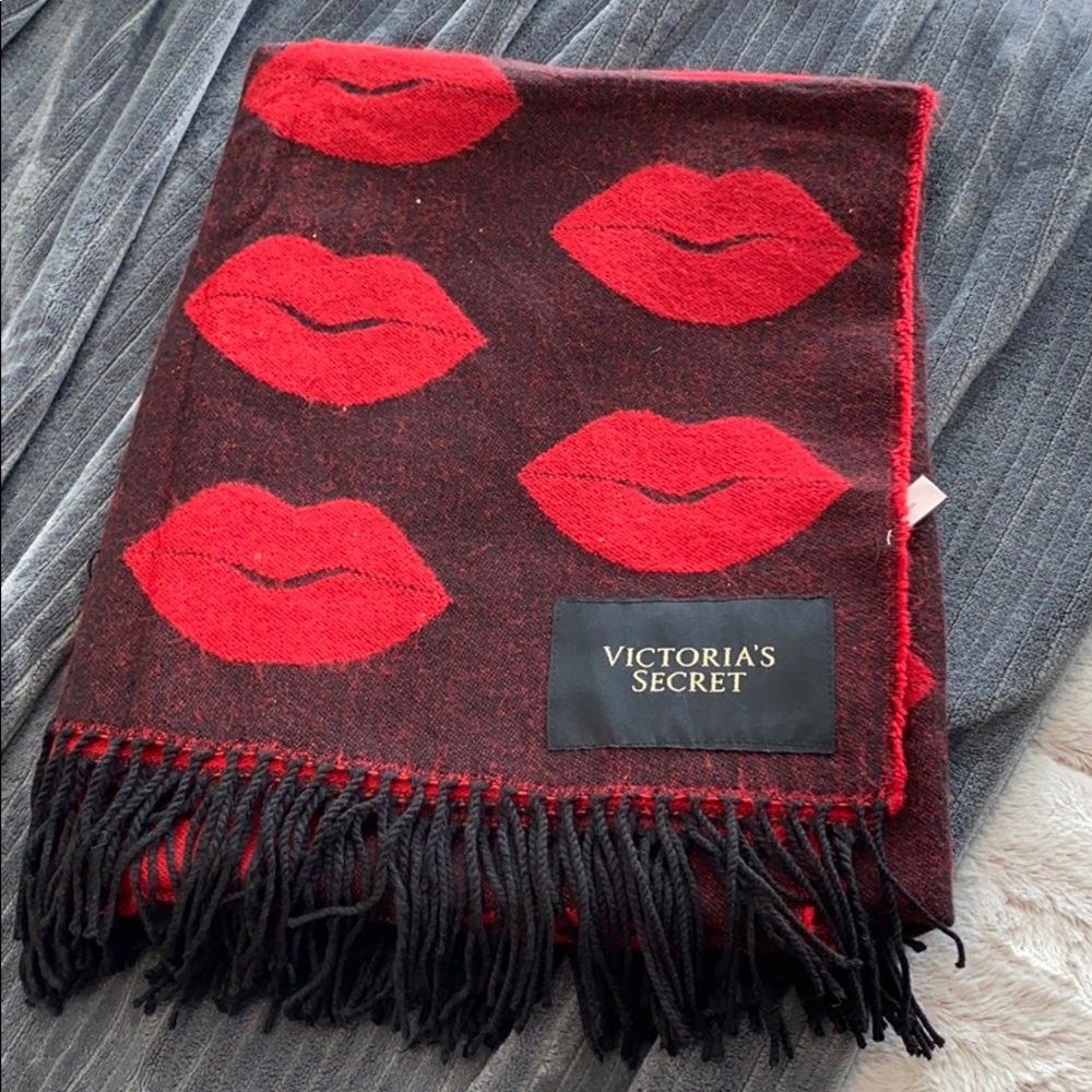 💗NEW Victoria’s Secret Blanket 50in x 60in